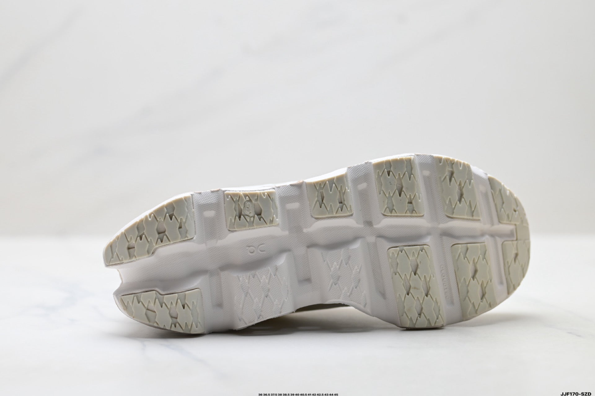 On Cloudmonster 3 – Lightweight Low-Top Running Shoe | Tennis-Inspired Streetwear 3MG10905508