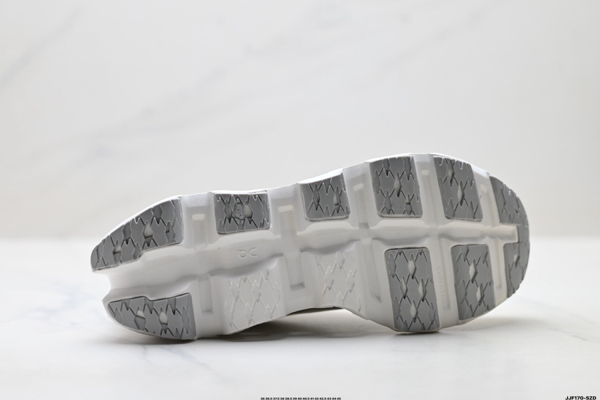 On Cloudmonster 3 – Lightweight Low-Top Running Shoe | Tennis-Inspired Streetwear 3MG10051200