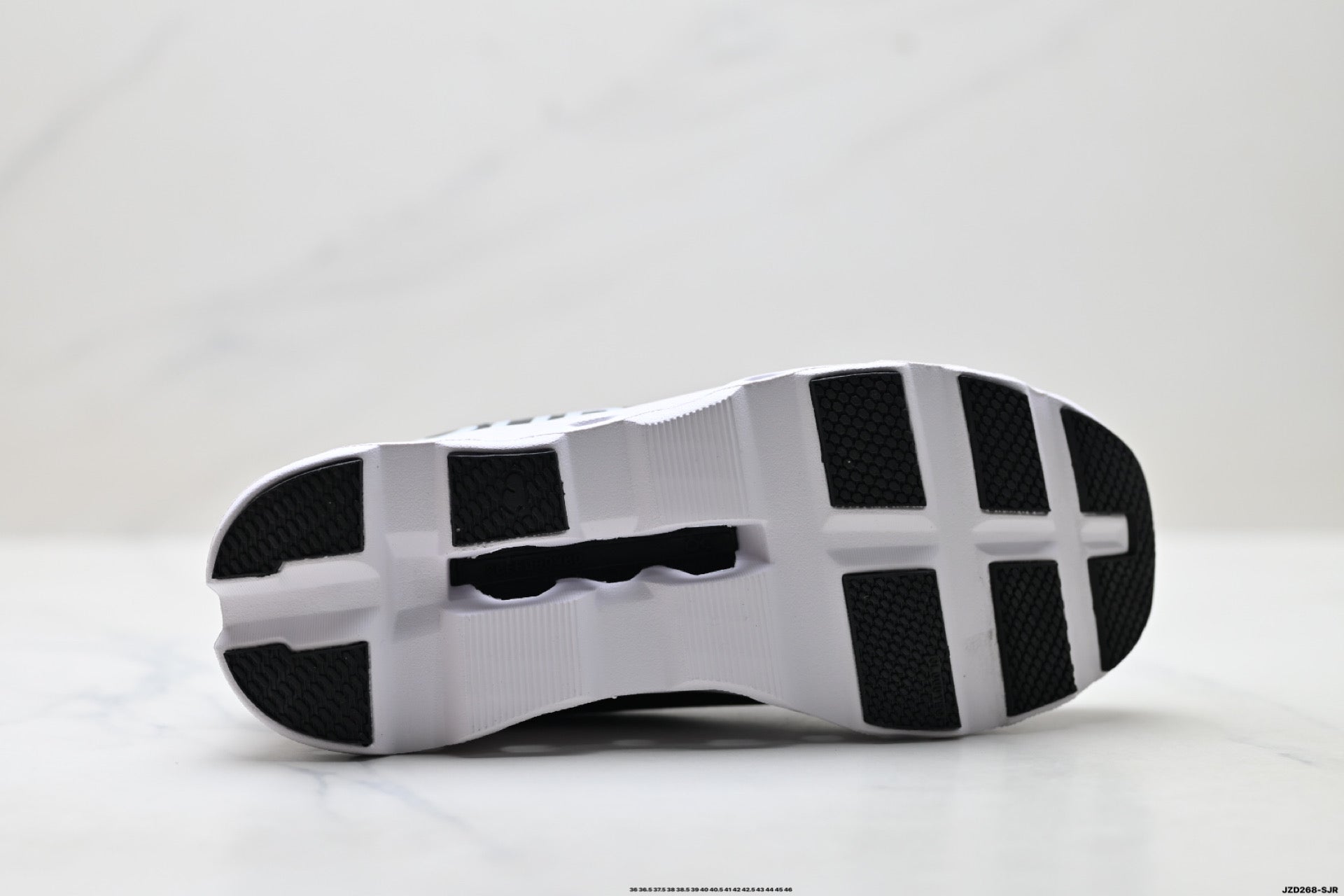 On Cloudmonster – Lightweight Low-Top Running Shoe | Tennis-Inspired Streetwear