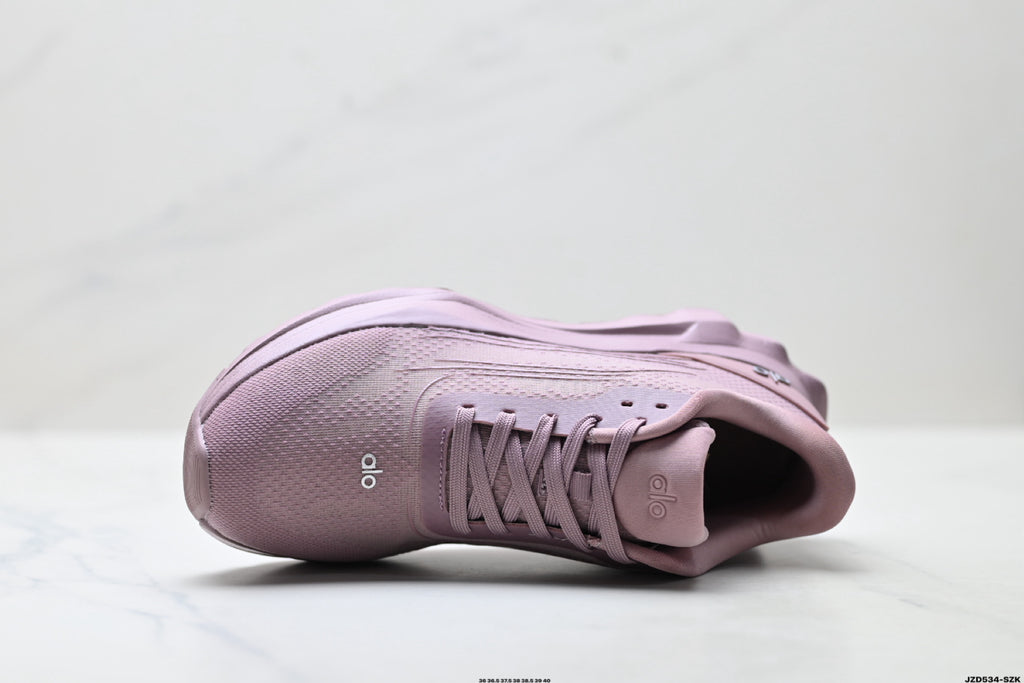 Alo Yoga Alo Runner – Breathable Mesh Low-Top Sneaker | City Commute & Training A0590U