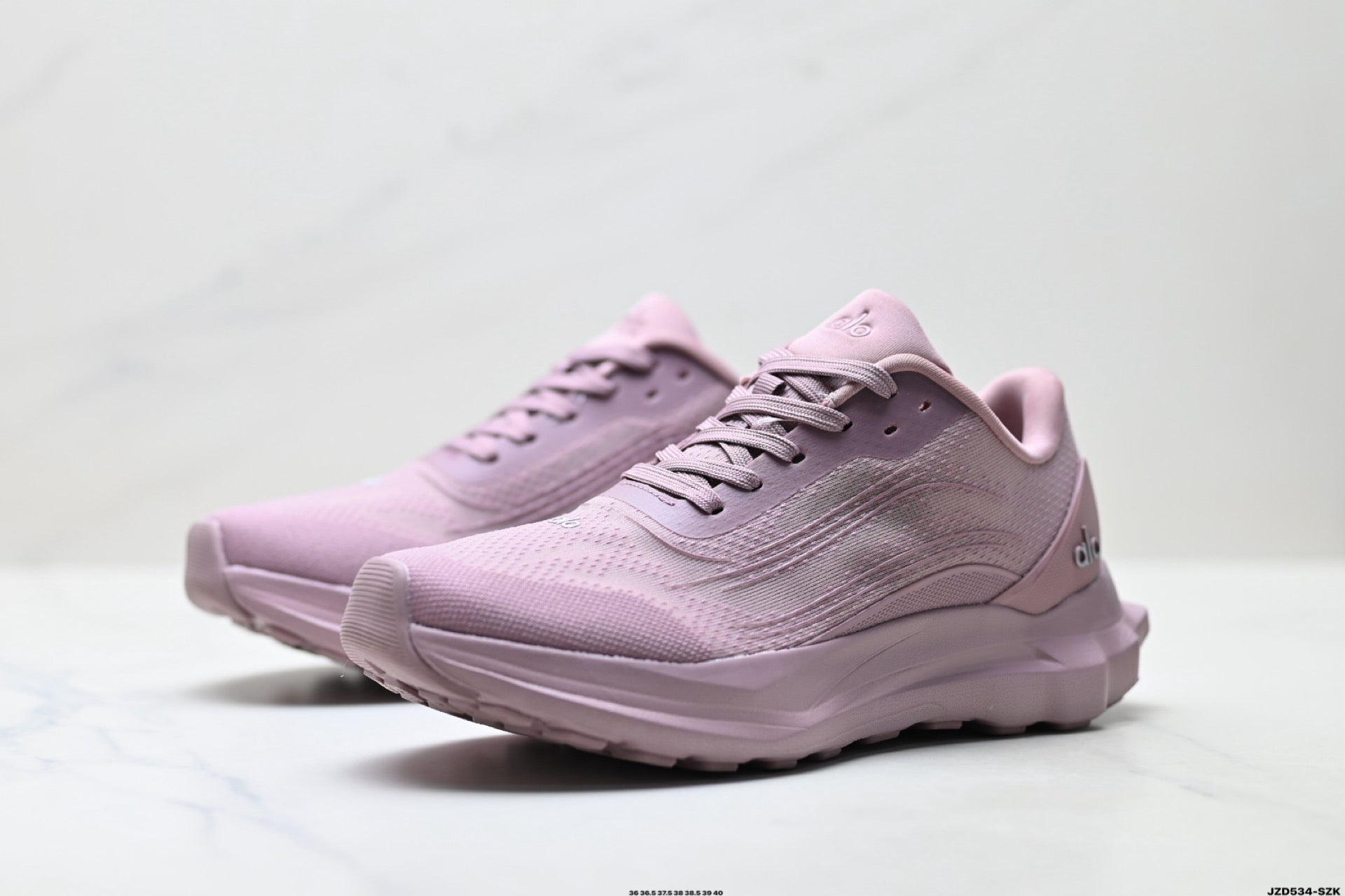 Alo Yoga Alo Runner – Breathable Mesh Low-Top Sneaker | City Commute & Training A0590U