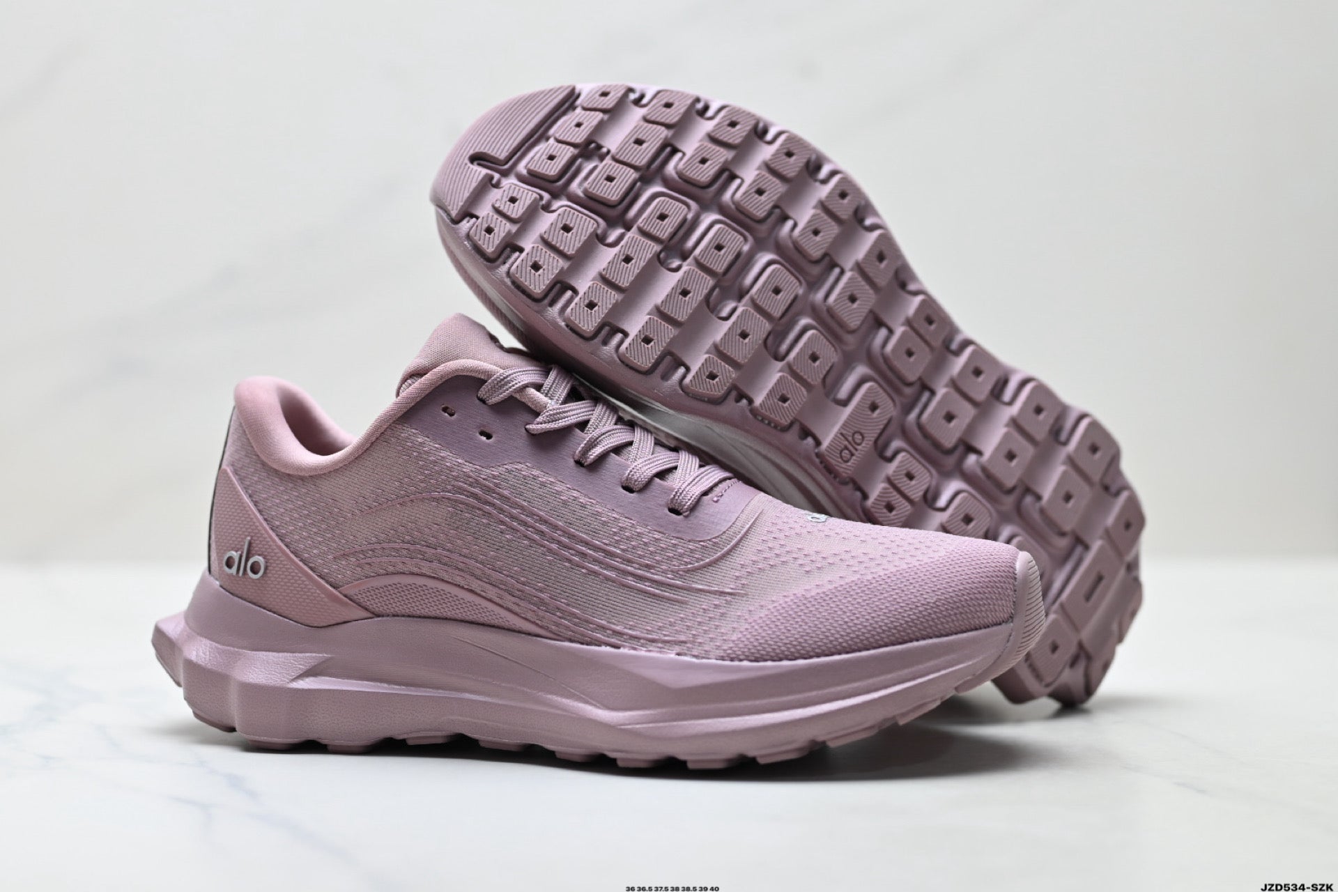 Alo Yoga Alo Runner – Breathable Mesh Low-Top Sneaker | City Commute & Training A0590U