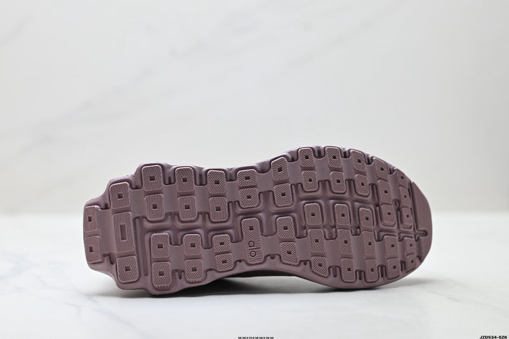 Alo Yoga Alo Runner – Breathable Mesh Low-Top Sneaker | City Commute & Training A0590U