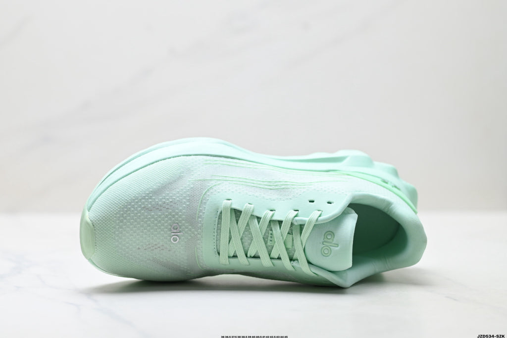 Alo Yoga Alo Runner – Breathable Mesh Low-Top Sneaker | City Commute & Training A0590U（副本）