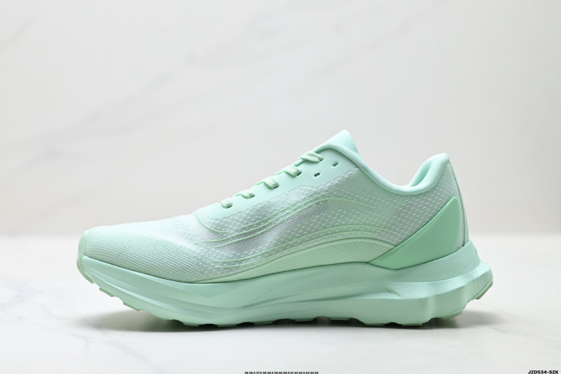 Alo Yoga Alo Runner – Breathable Mesh Low-Top Sneaker | City Commute & Training A0590U（副本）