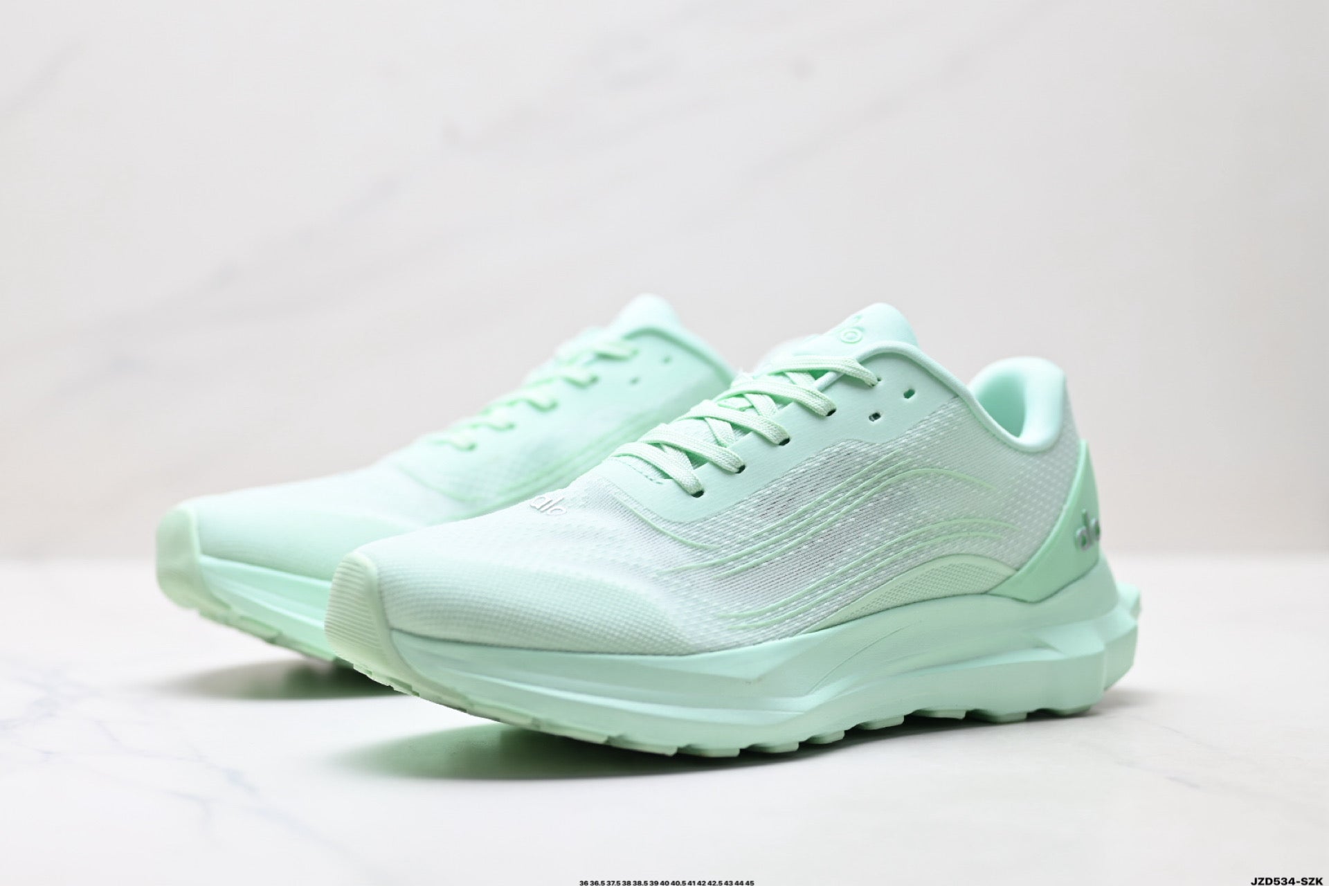Alo Yoga Alo Runner – Breathable Mesh Low-Top Sneaker | City Commute & Training A0590U（副本）