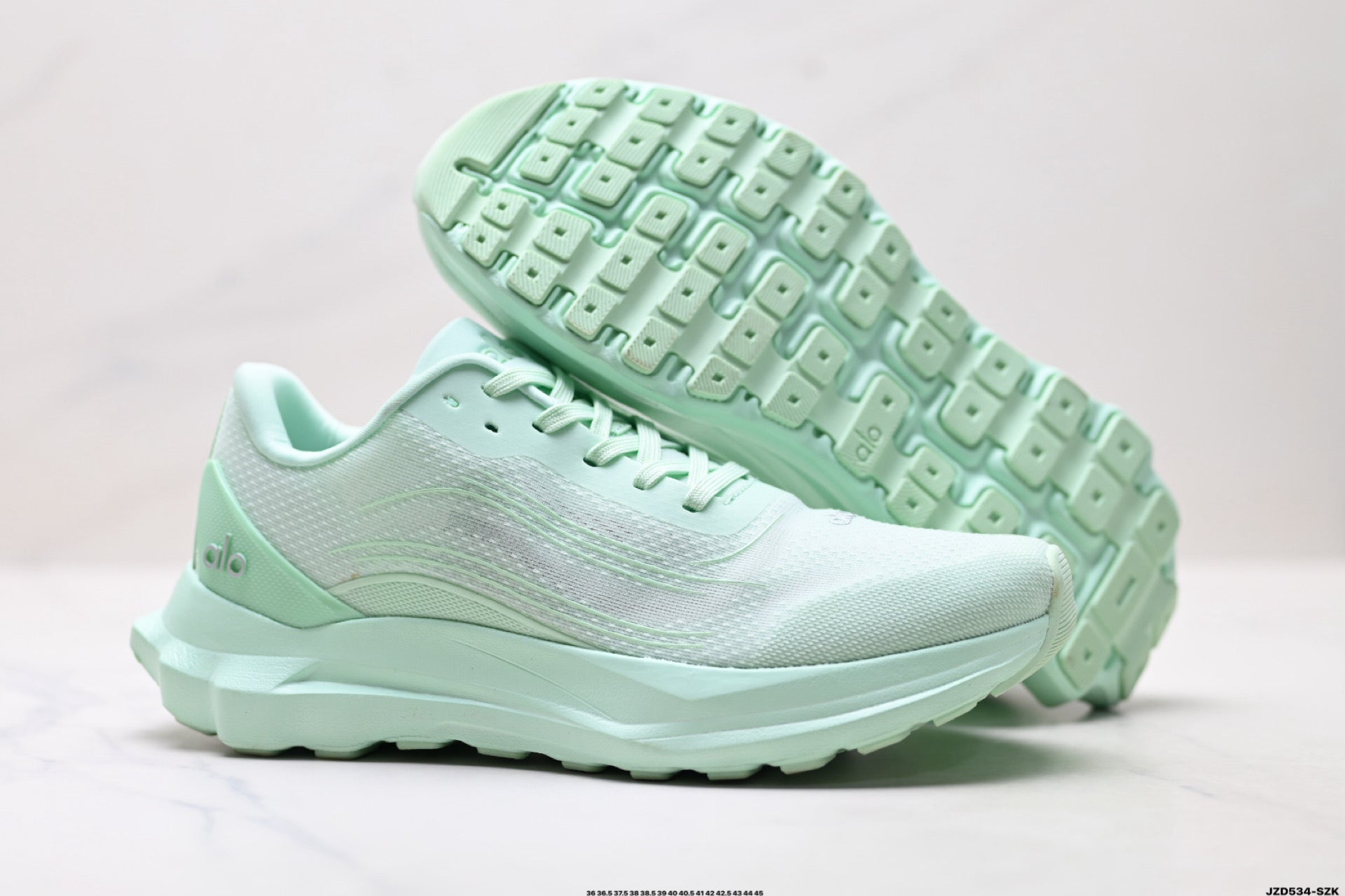 Alo Yoga Alo Runner – Breathable Mesh Low-Top Sneaker | City Commute & Training A0590U（副本）