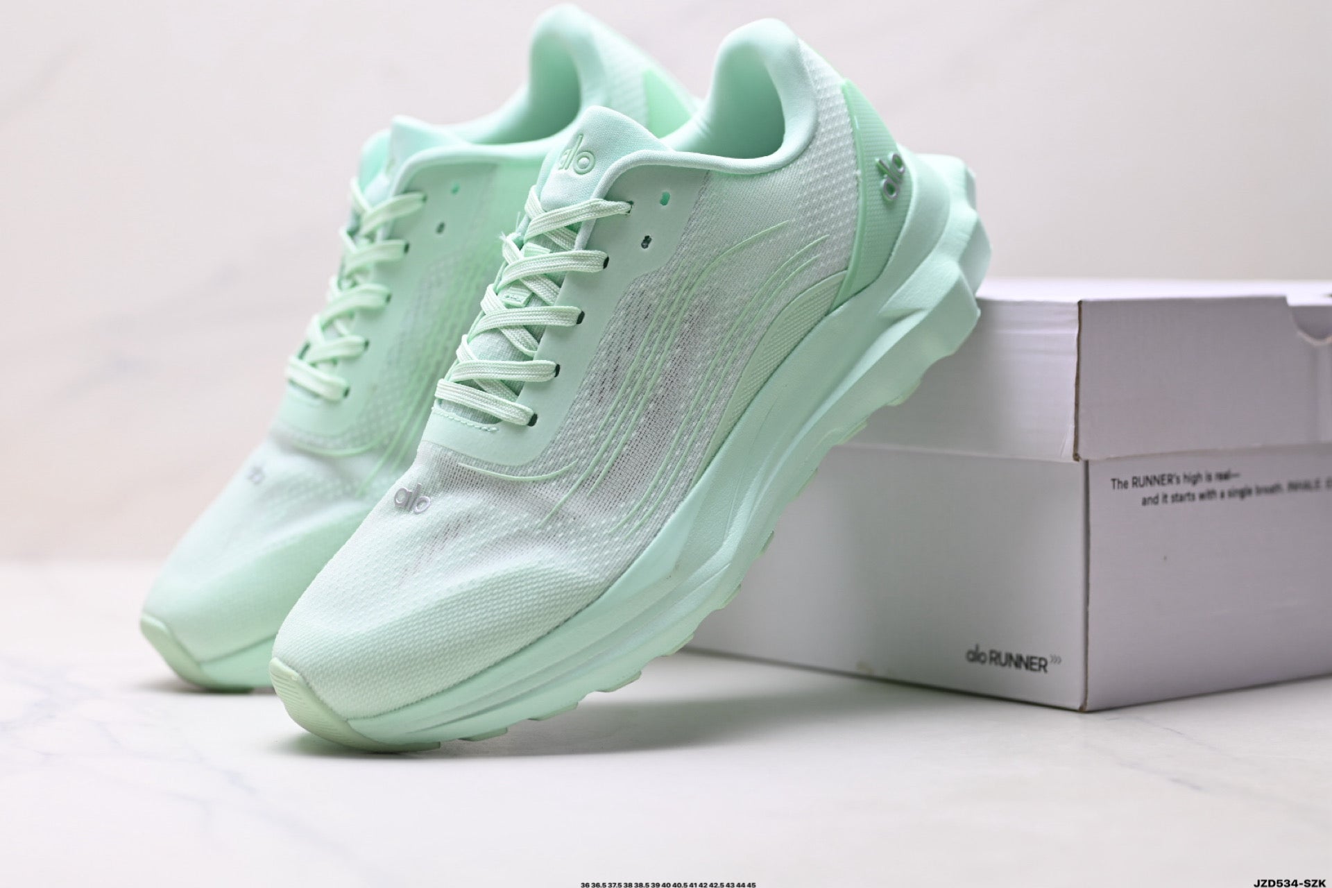 Alo Yoga Alo Runner – Breathable Mesh Low-Top Sneaker | City Commute & Training A0590U（副本）