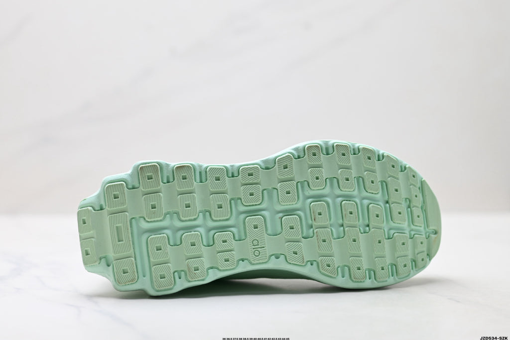 Alo Yoga Alo Runner – Breathable Mesh Low-Top Sneaker | City Commute & Training A0590U（副本）