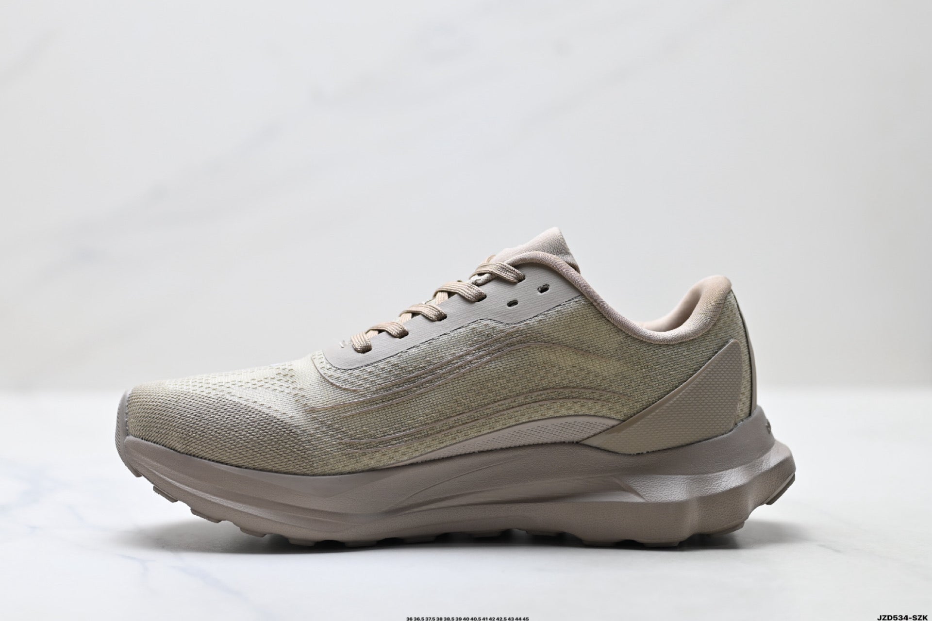 Alo Yoga Alo Runner – Breathable Mesh Low-Top Sneaker | City Commute & Training