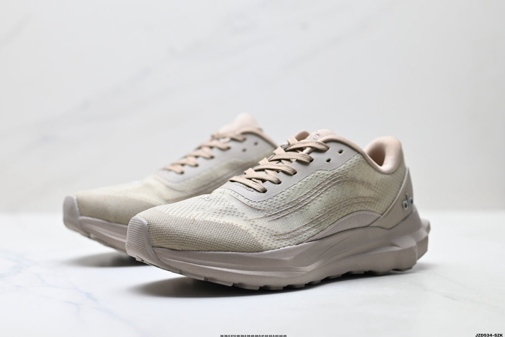 Alo Yoga Alo Runner – Breathable Mesh Low-Top Sneaker | City Commute & Training