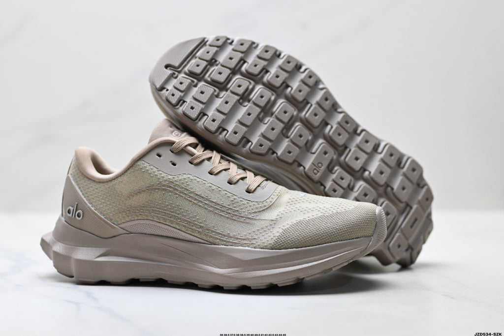 Alo Yoga Alo Runner – Breathable Mesh Low-Top Sneaker | City Commute & Training