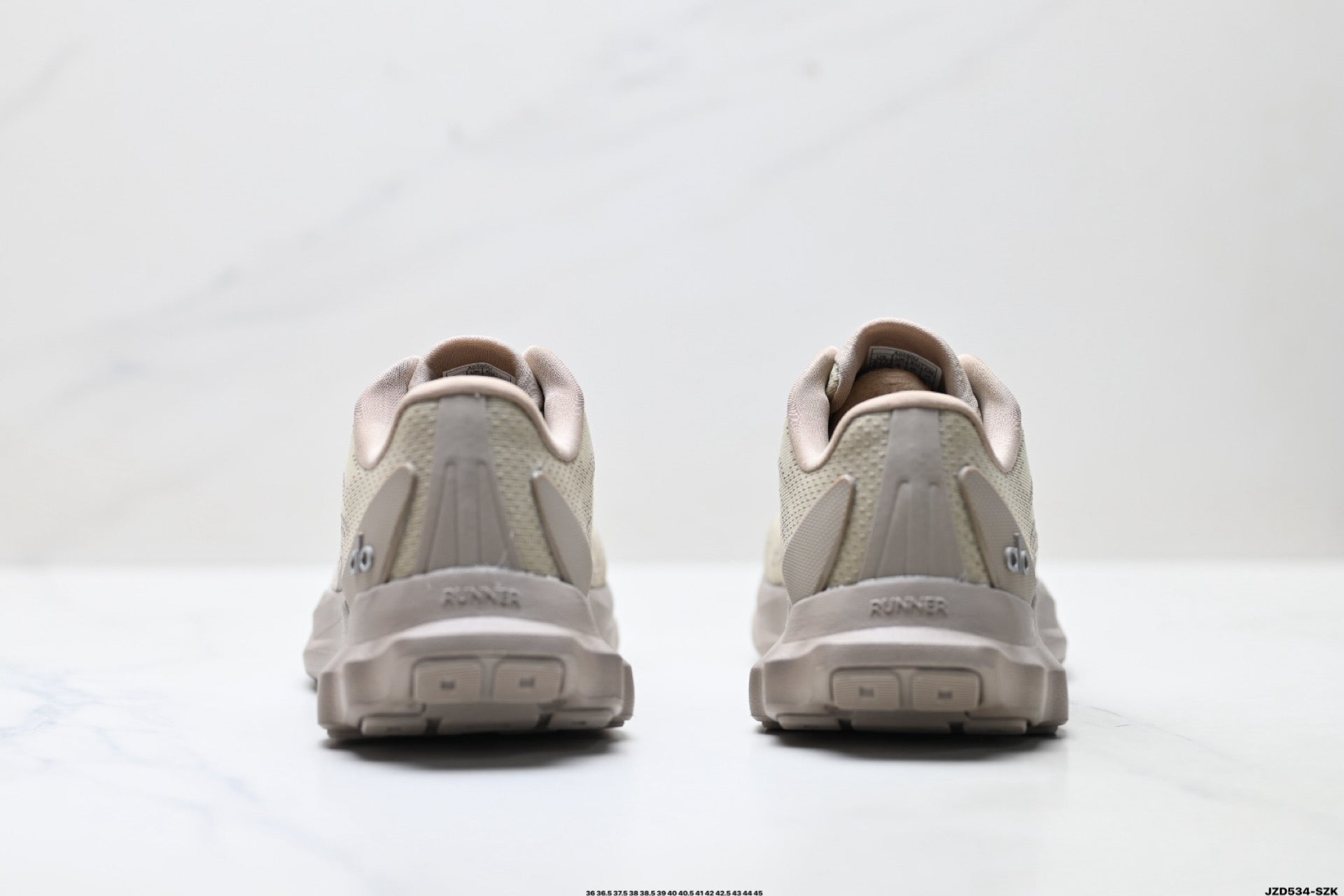 Alo Yoga Alo Runner – Breathable Mesh Low-Top Sneaker | City Commute & Training