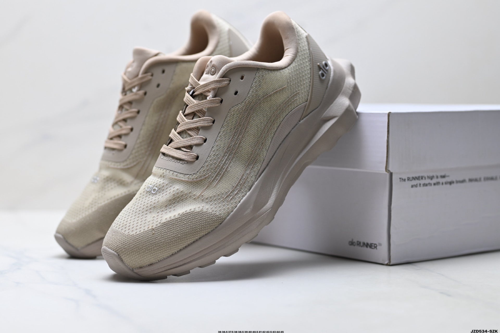Alo Yoga Alo Runner – Breathable Mesh Low-Top Sneaker | City Commute & Training