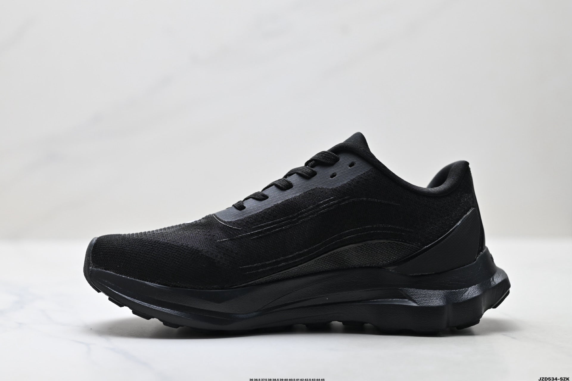 Alo Yoga Alo Runner – Breathable Mesh Low-Top Sneaker | City Commute & Training Black