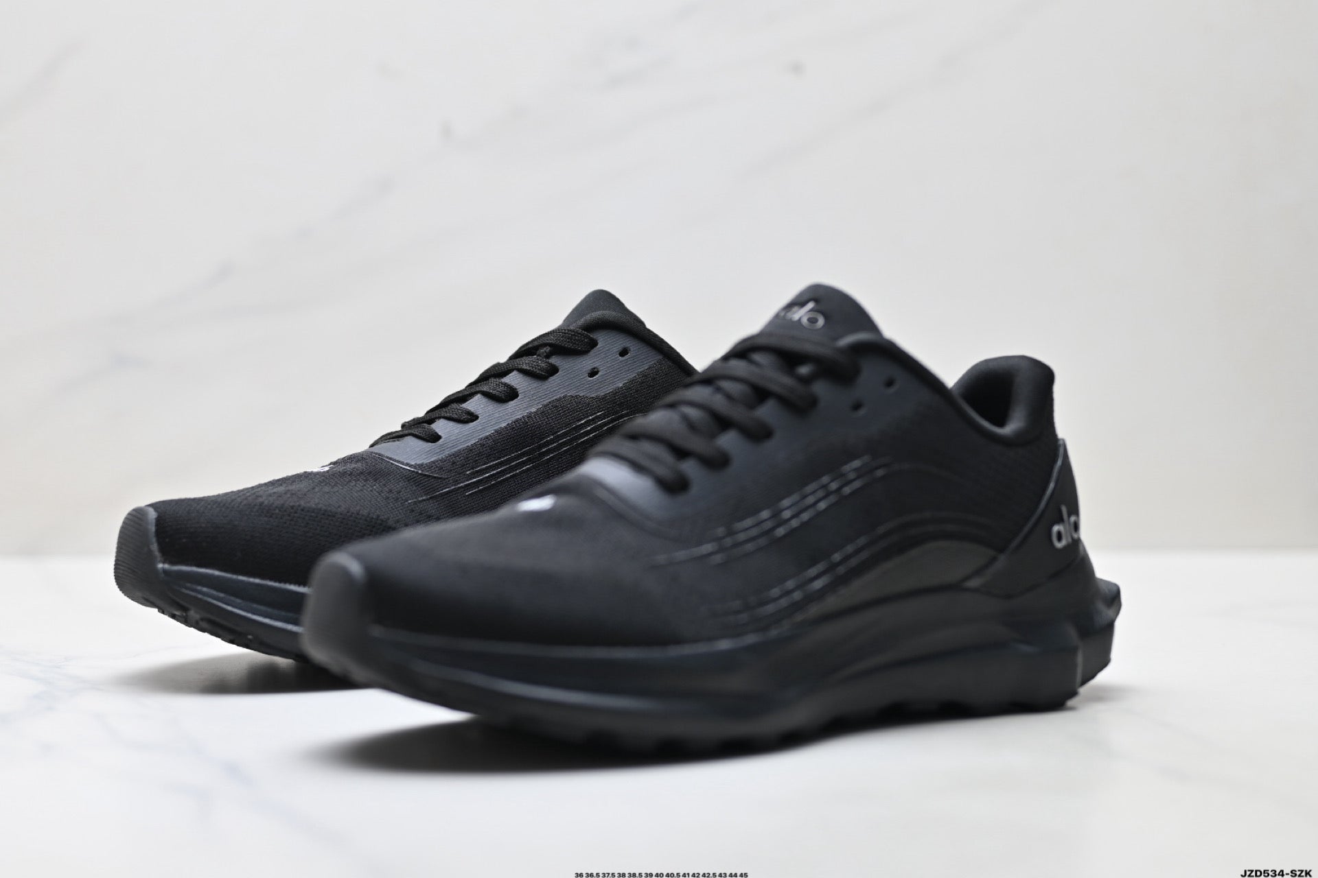 Alo Yoga Alo Runner – Breathable Mesh Low-Top Sneaker | City Commute & Training Black