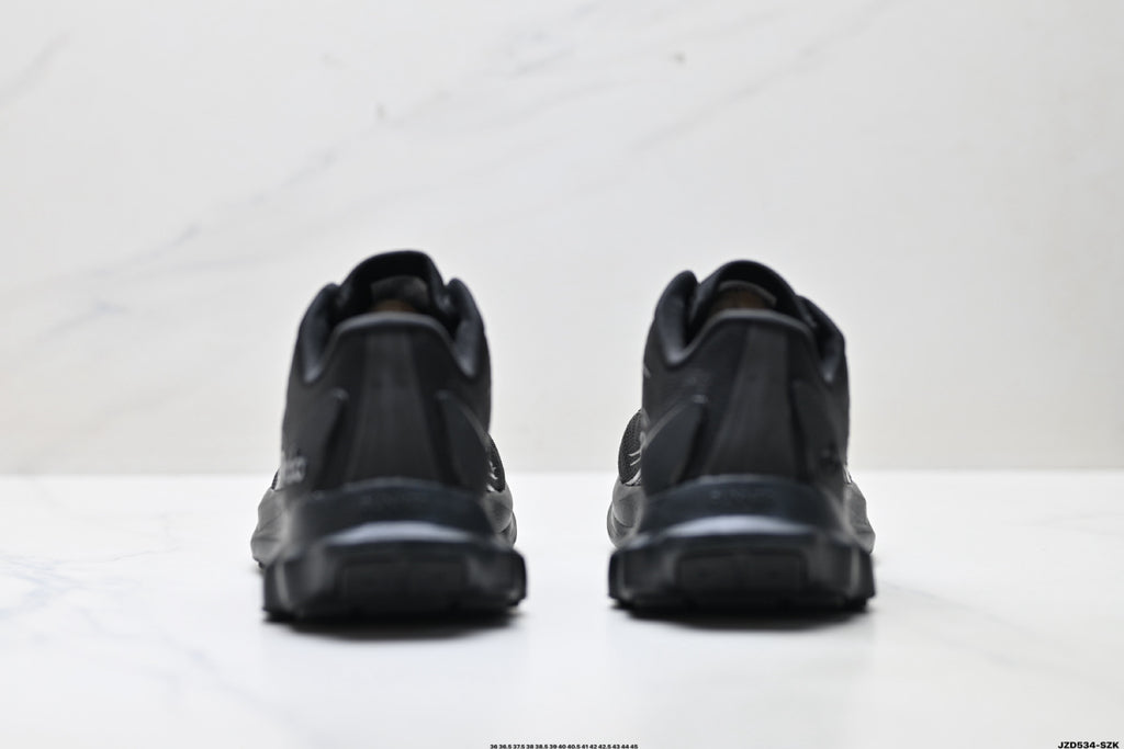 Alo Yoga Alo Runner – Breathable Mesh Low-Top Sneaker | City Commute & Training Black