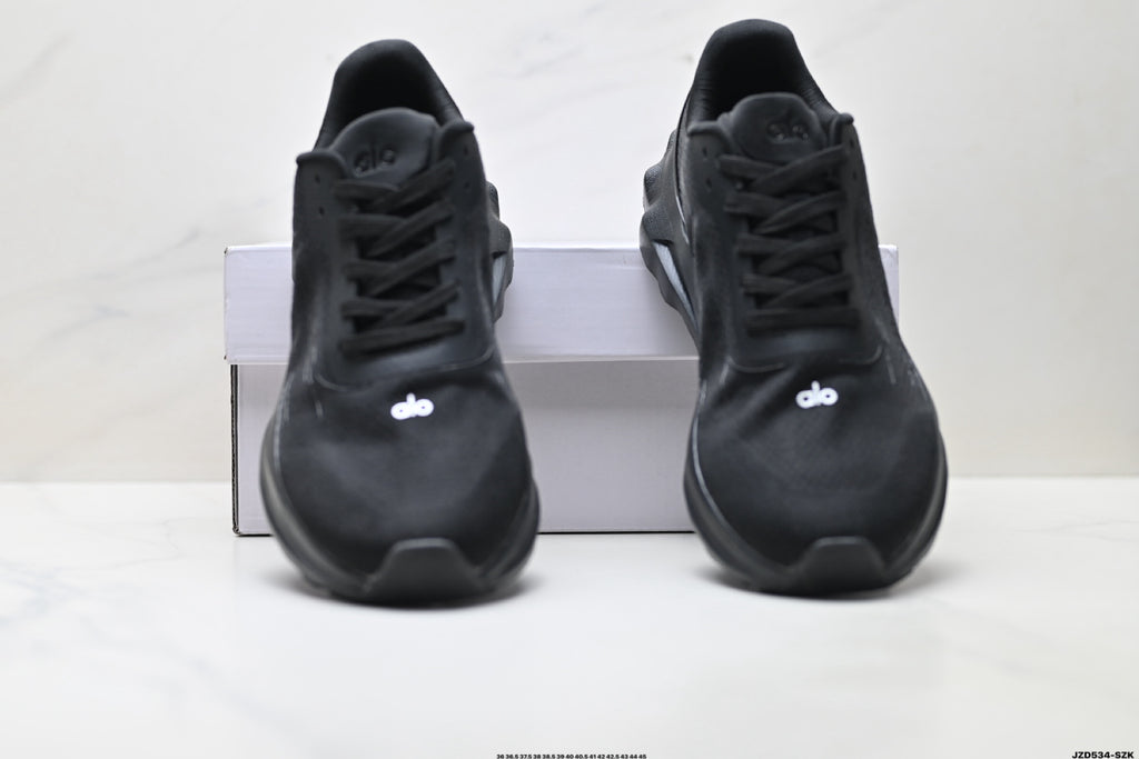 Alo Yoga Alo Runner – Breathable Mesh Low-Top Sneaker | City Commute & Training Black