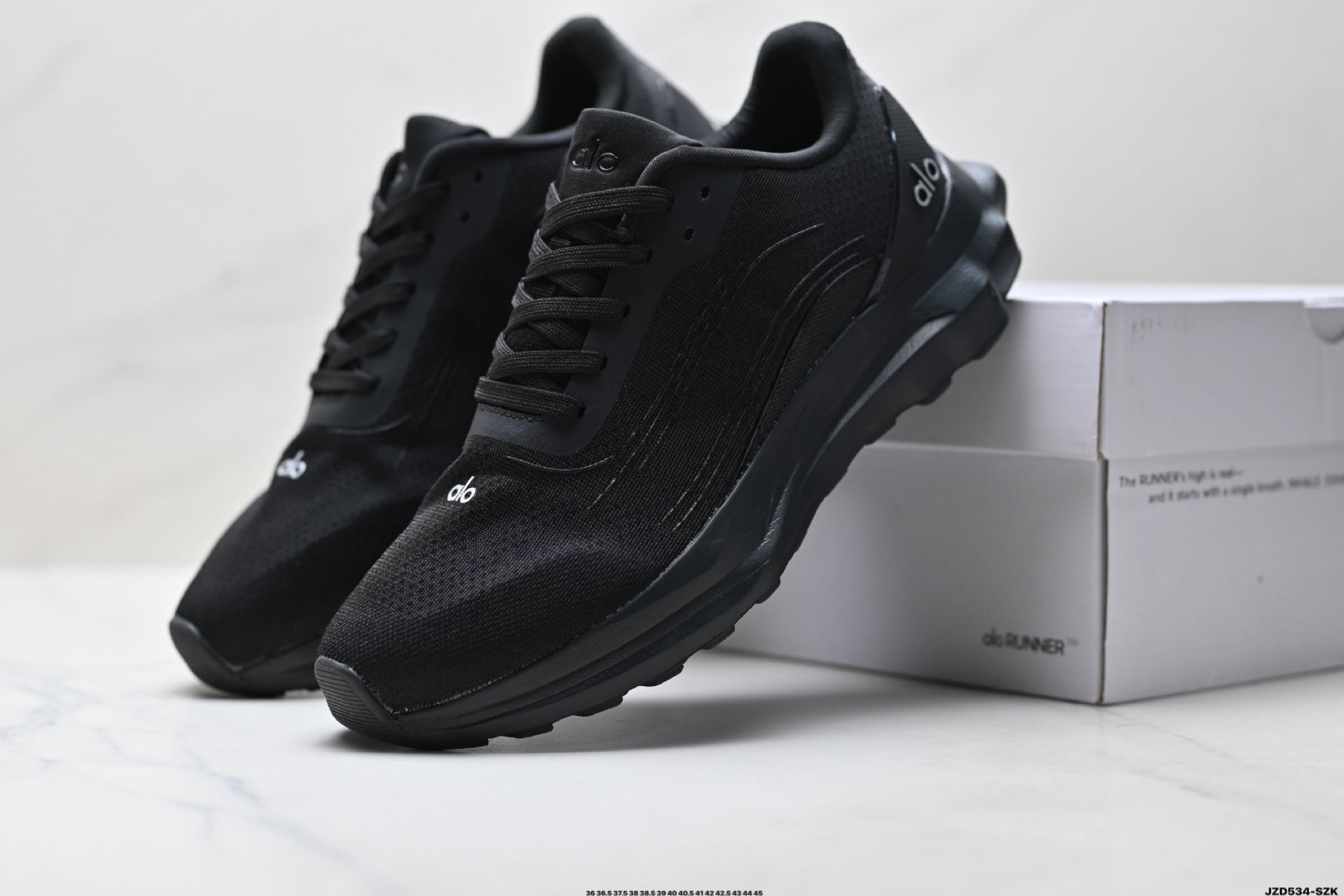 Alo Yoga Alo Runner – Breathable Mesh Low-Top Sneaker | City Commute & Training Black