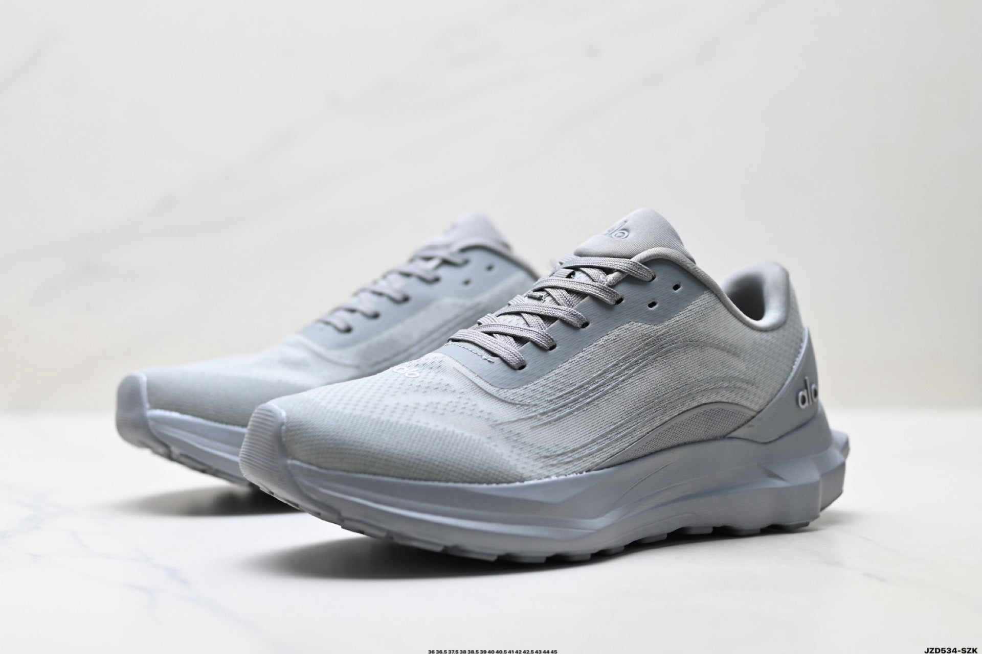 Alo Yoga Alo Runner – Breathable Mesh Low-Top Sneaker | City Commute & Training