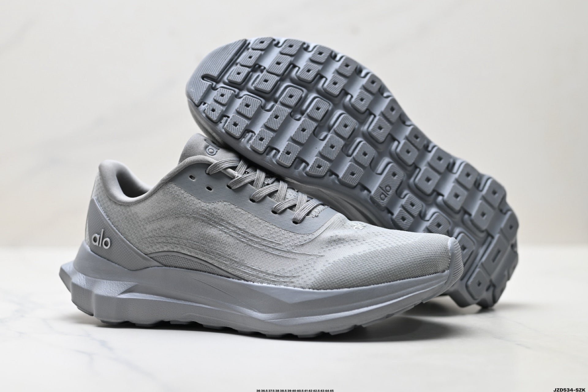 Alo Yoga Alo Runner – Breathable Mesh Low-Top Sneaker | City Commute & Training