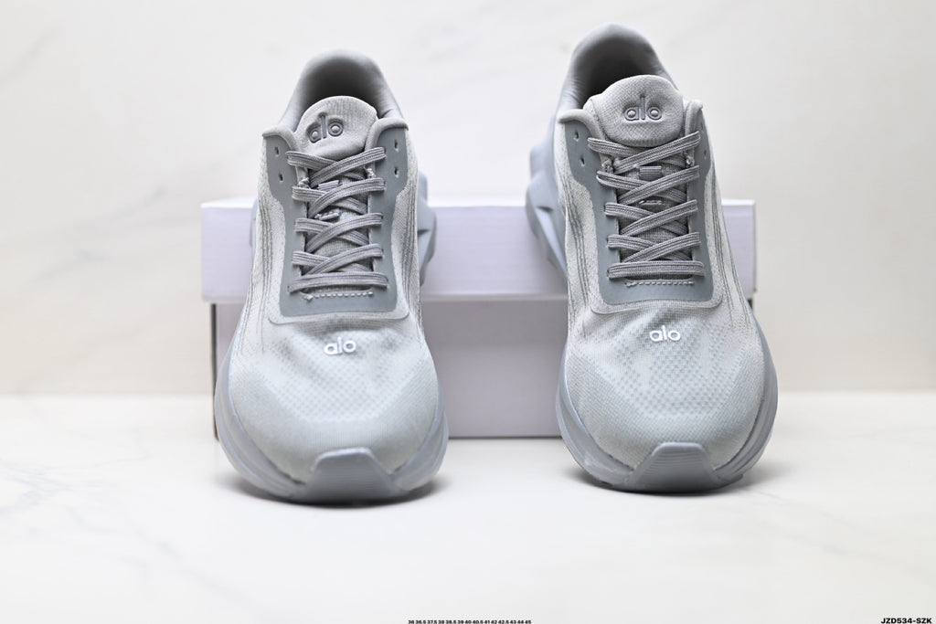 Alo Yoga Alo Runner – Breathable Mesh Low-Top Sneaker | City Commute & Training