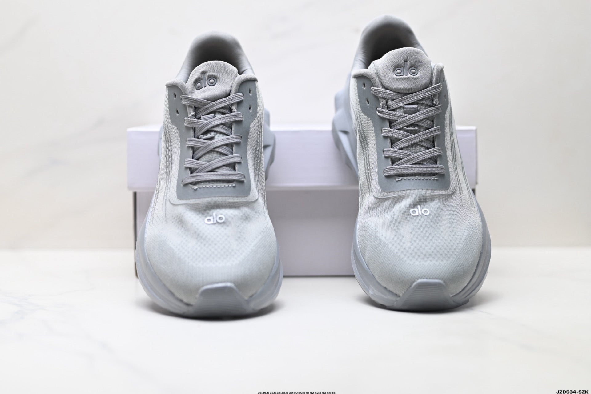 Alo Yoga Alo Runner – Breathable Mesh Low-Top Sneaker | City Commute & Training