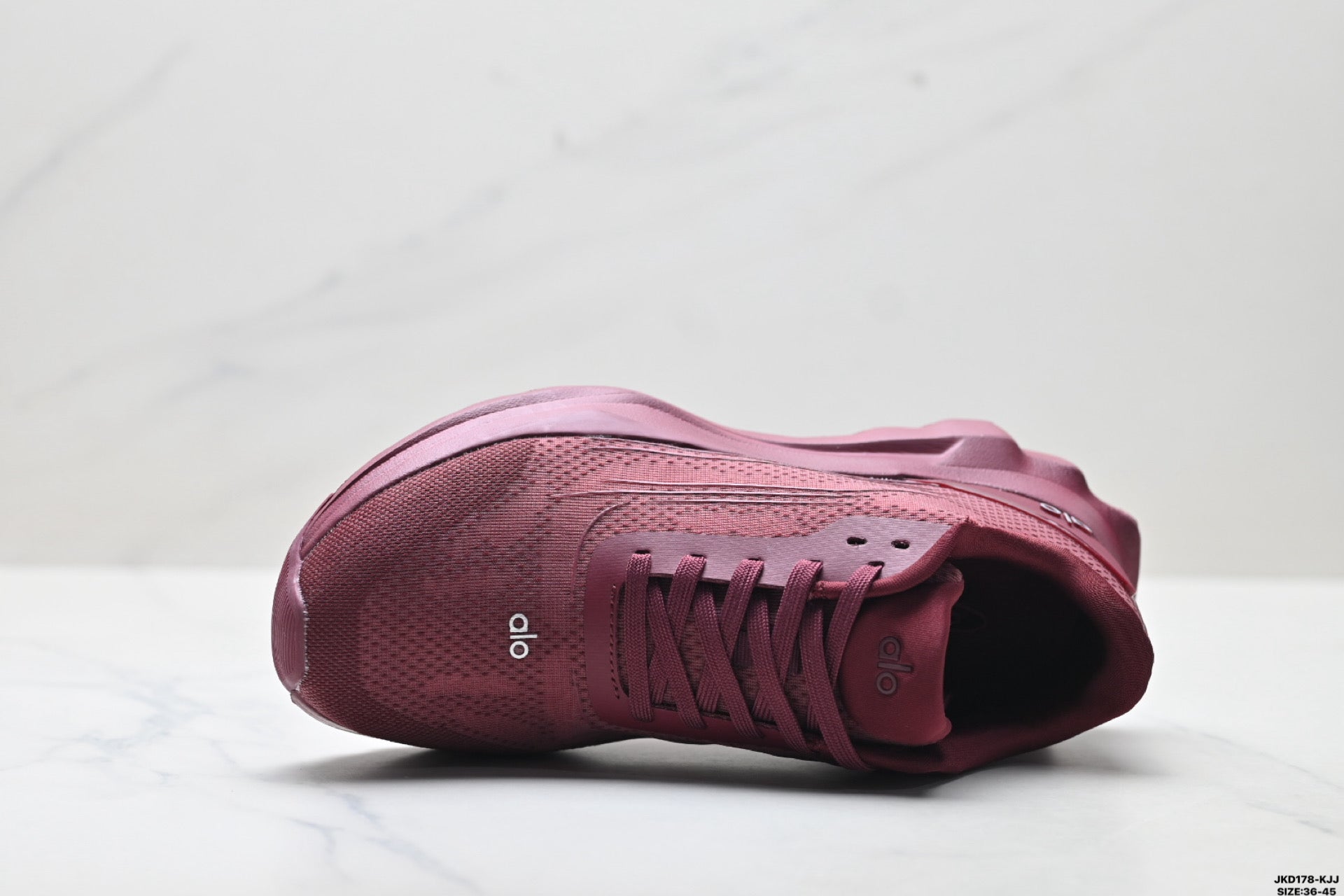 Alo Yoga Alo Runner – Breathable Mesh Low-Top Sneaker | City Commute & Training Purple