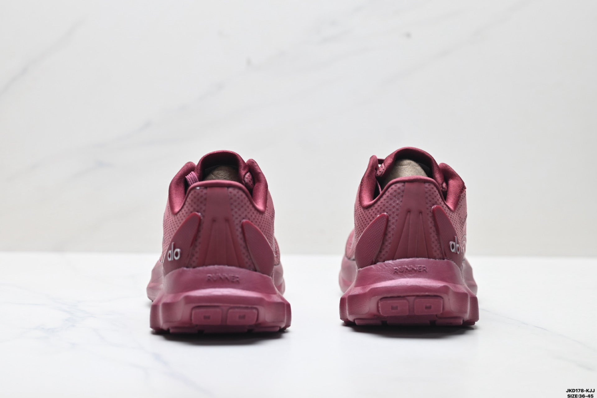 Alo Yoga Alo Runner – Breathable Mesh Low-Top Sneaker | City Commute & Training Purple