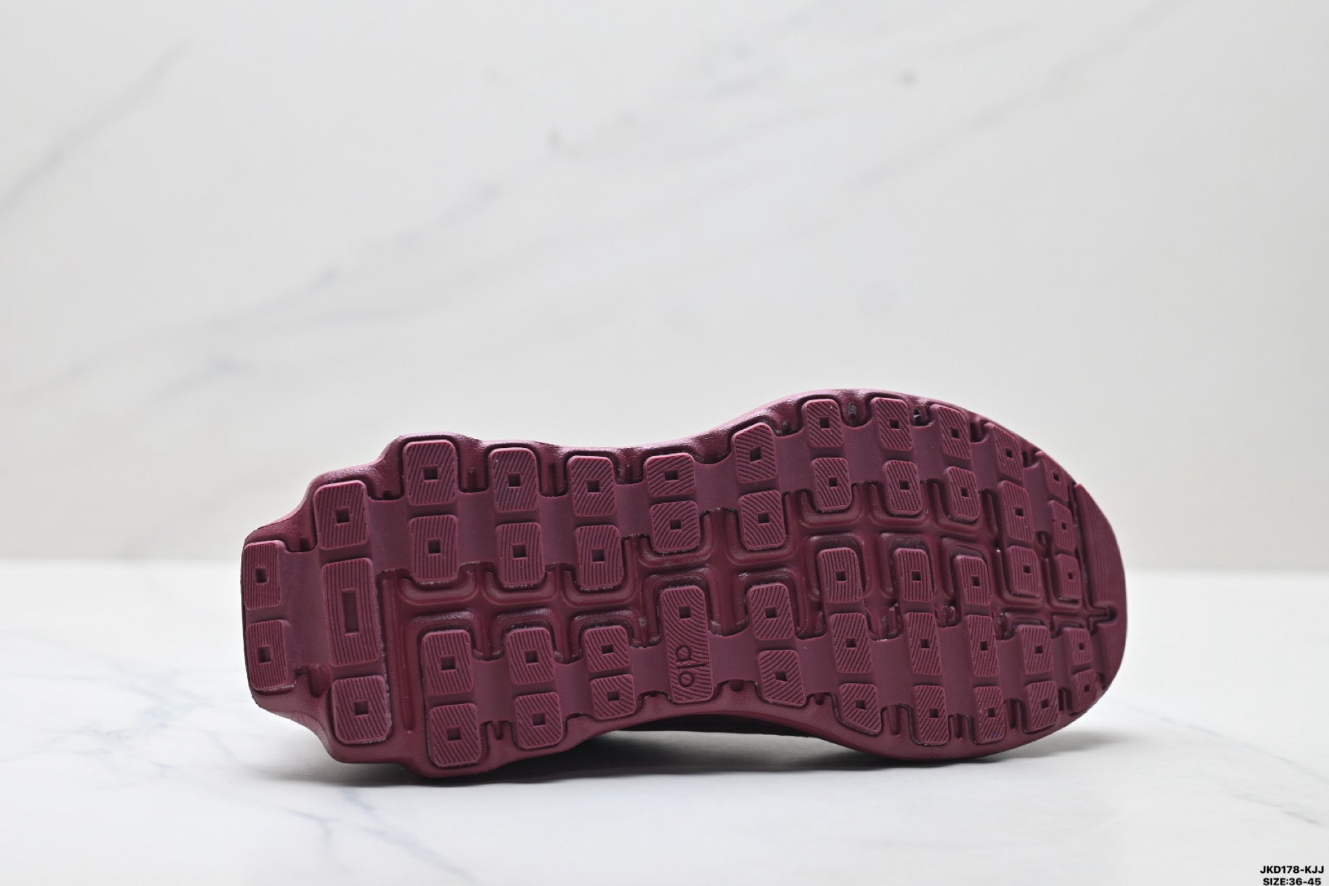 Alo Yoga Alo Runner – Breathable Mesh Low-Top Sneaker | City Commute & Training Purple