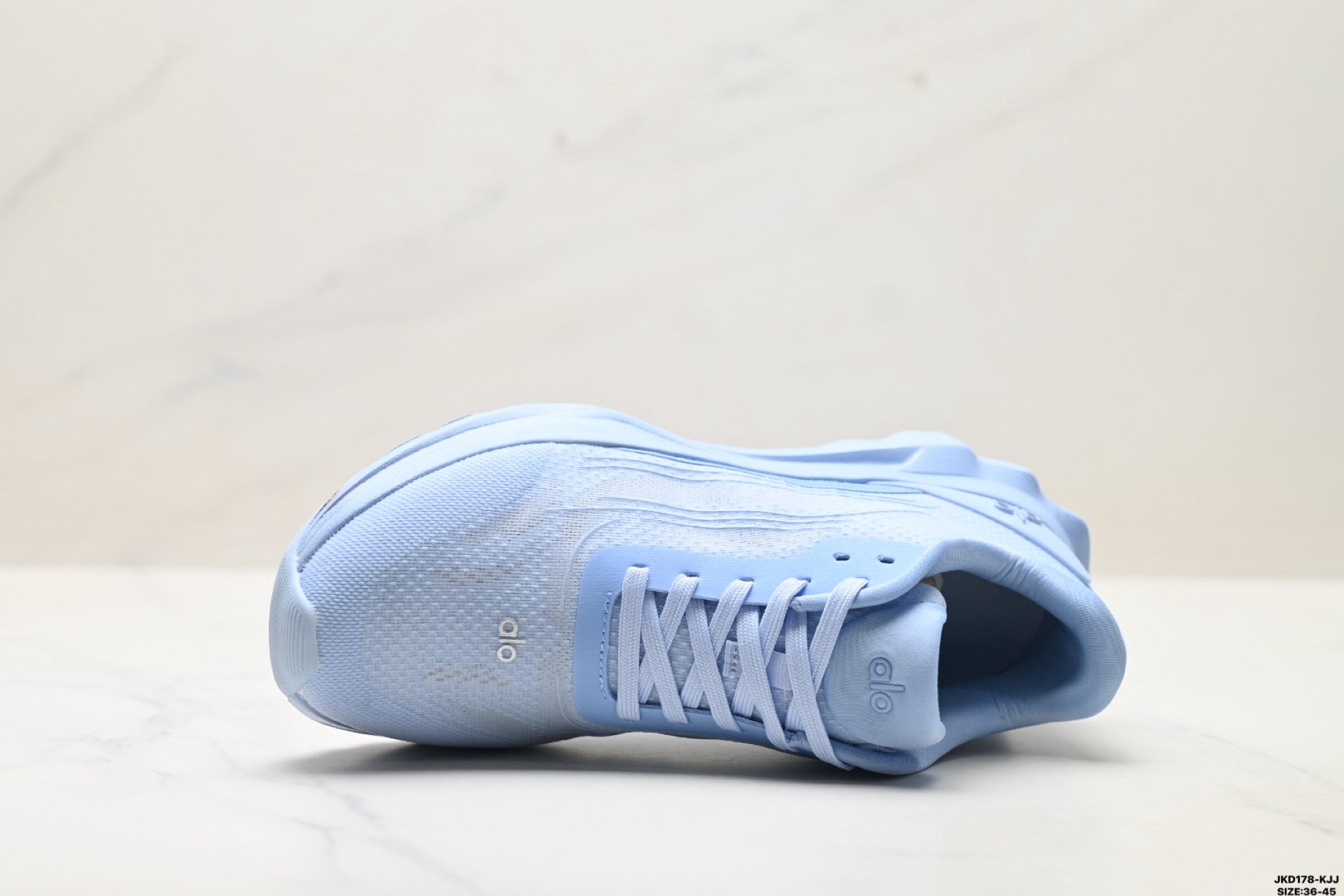 Alo Yoga Alo Runner – Breathable Mesh Low-Top Sneaker | City Commute & Training Sky blue