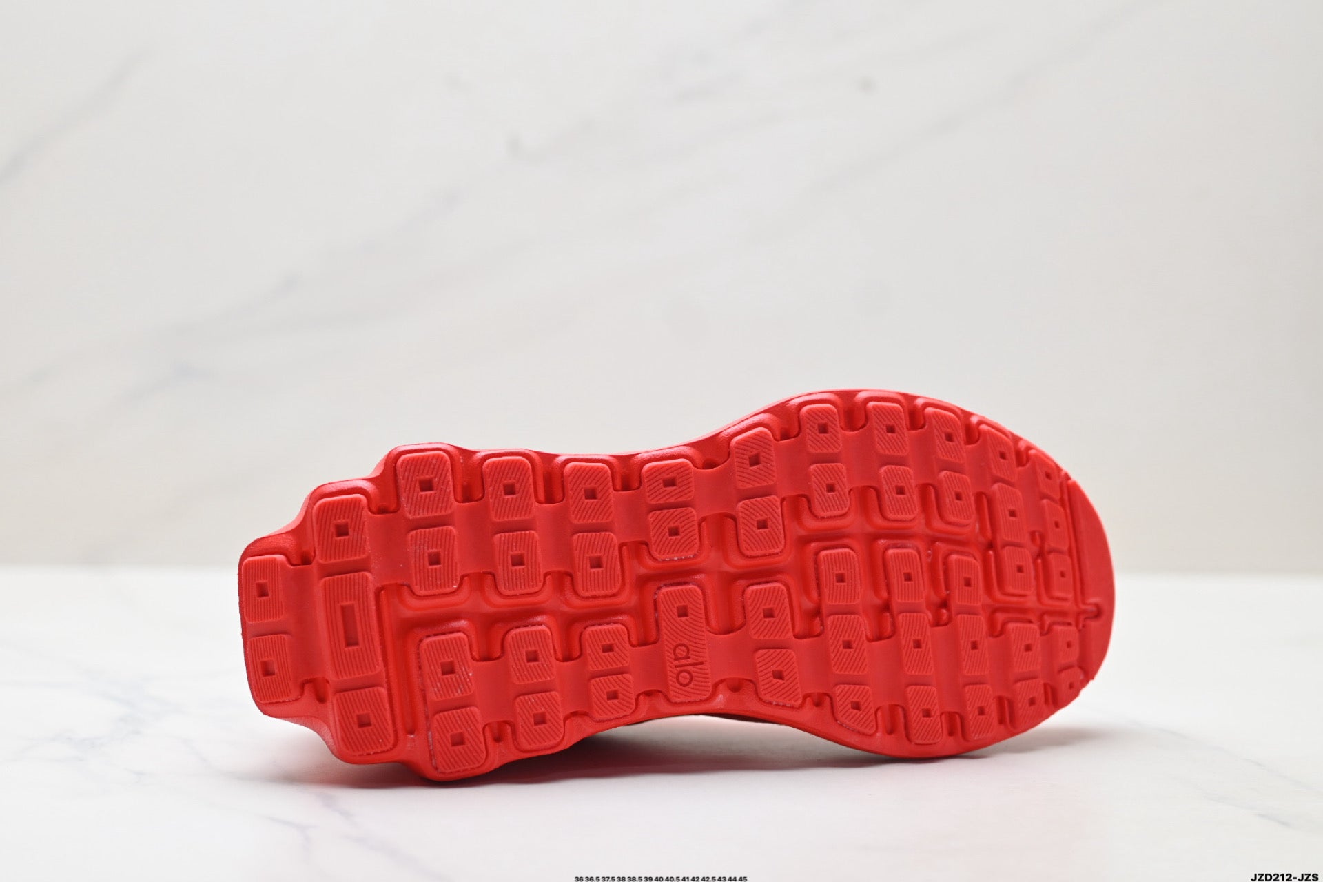 Alo Yoga Alo Runner – Breathable Mesh Low-Top Sneaker | City Commute & Training A0590USky red