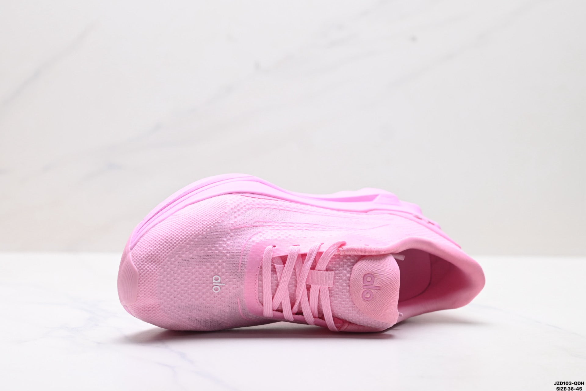 Alo Yoga Alo Runner – Breathable Mesh Low-Top Sneaker | City Commute & Training A0590Upink