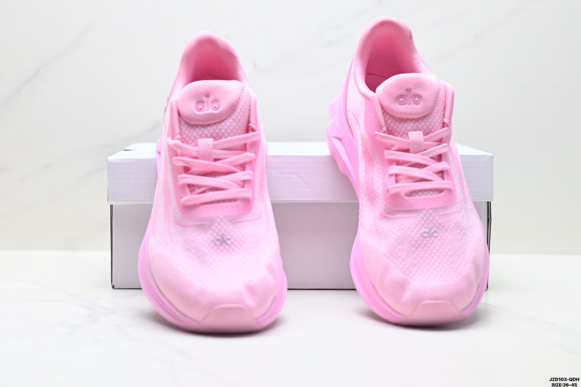 Alo Yoga Alo Runner – Breathable Mesh Low-Top Sneaker | City Commute & Training A0590Upink