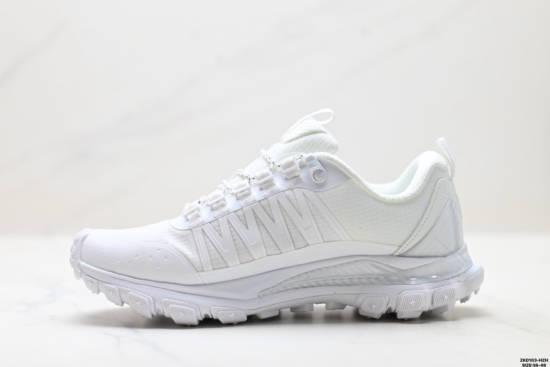 Alo Yoga Alo Runner Trail – Breathable Mesh Low-Top Trail Sneaker | City to Trail A0892U