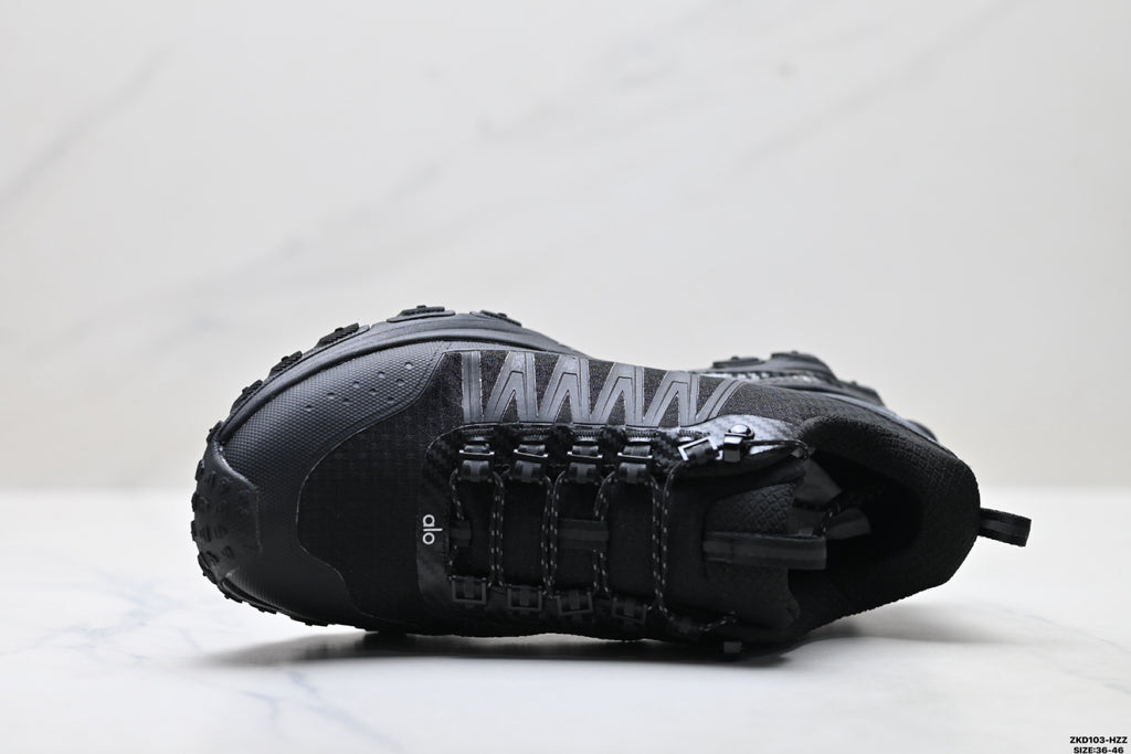 Alo Yoga Alo Runner Trail – Breathable Mesh Low-Top Trail Sneaker | City to Trail A0892U- Black
