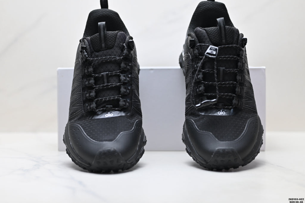 Alo Yoga Alo Runner Trail – Breathable Mesh Low-Top Trail Sneaker | City to Trail A0892U- Black