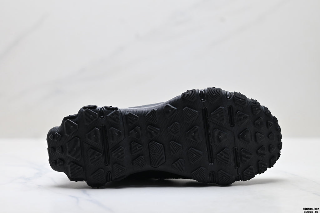 Alo Yoga Alo Runner Trail – Breathable Mesh Low-Top Trail Sneaker | City to Trail A0892U- Black