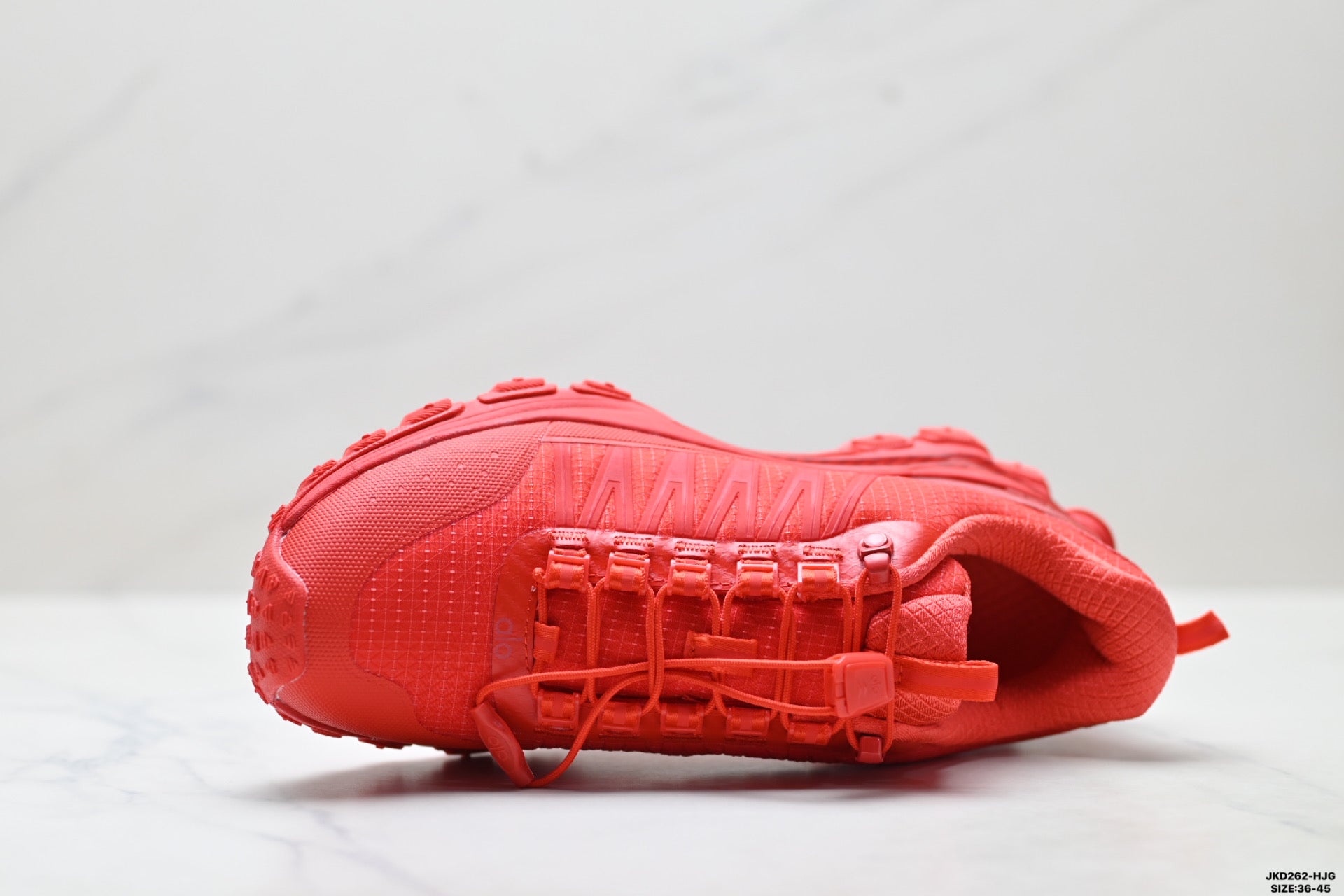 Alo Yoga Alo Runner Trail – Breathable Mesh Low-Top Trail Sneaker | City to Trail A0892U- Red