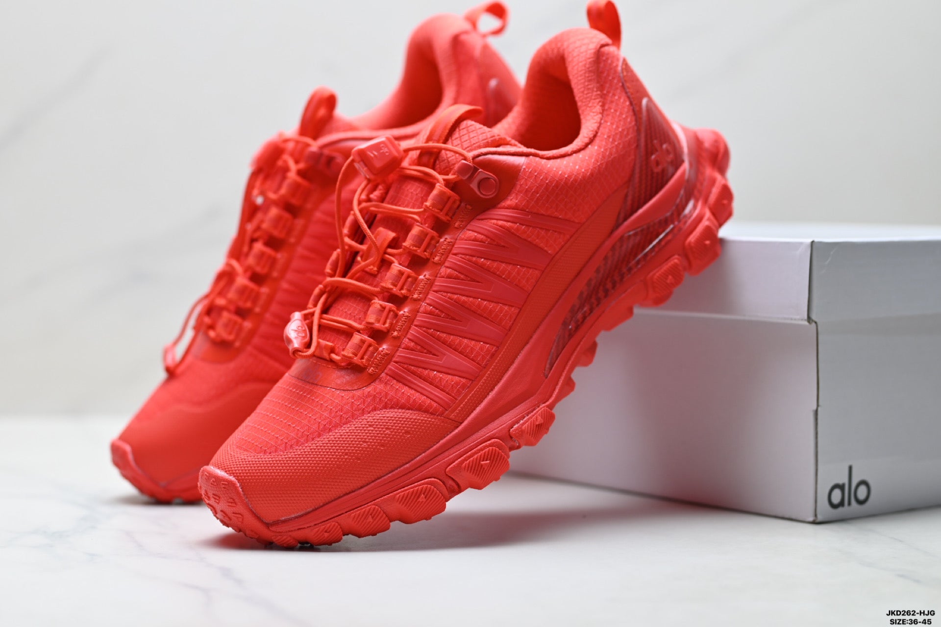 Alo Yoga Alo Runner Trail – Breathable Mesh Low-Top Trail Sneaker | City to Trail A0892U- Red