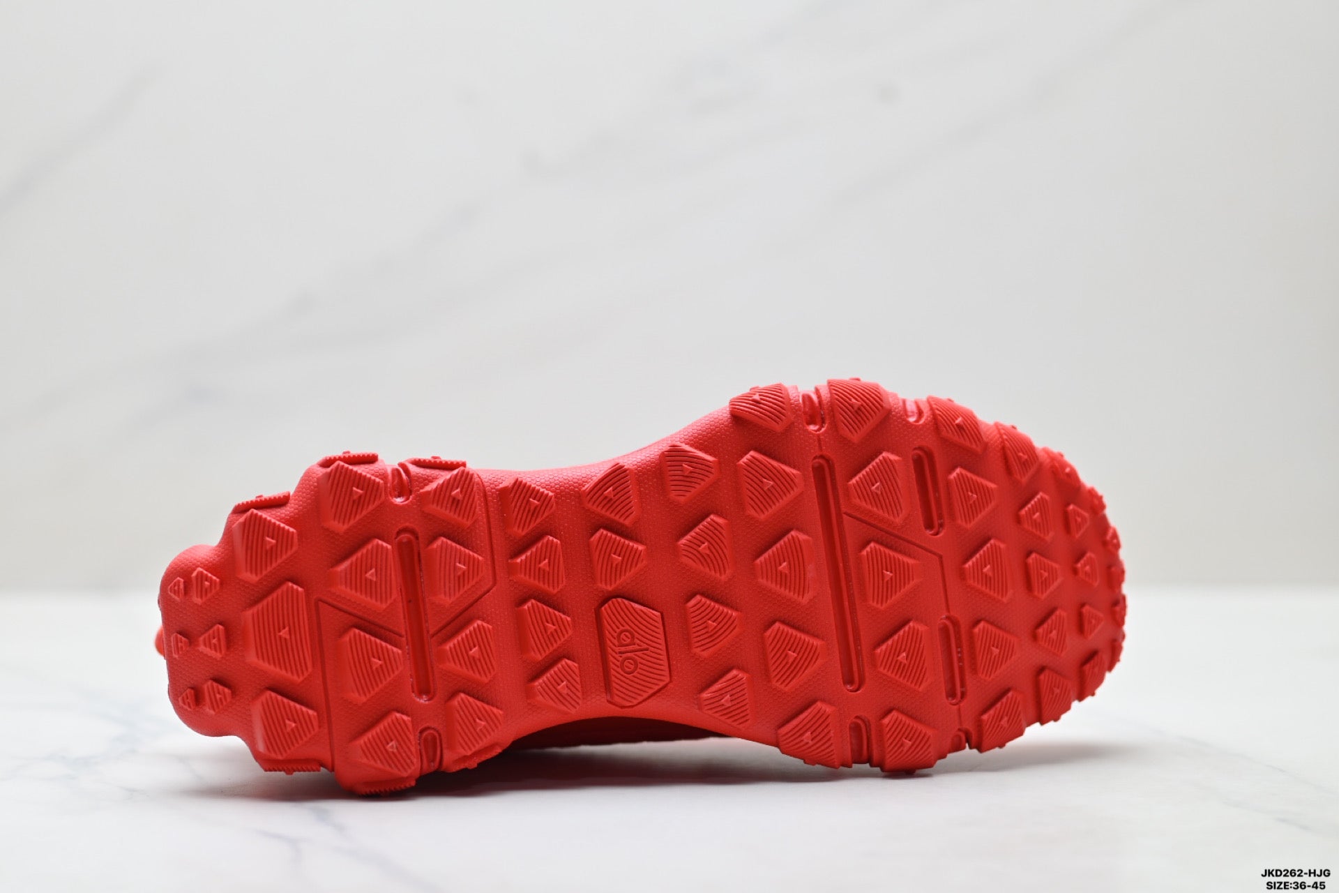 Alo Yoga Alo Runner Trail – Breathable Mesh Low-Top Trail Sneaker | City to Trail A0892U- Red