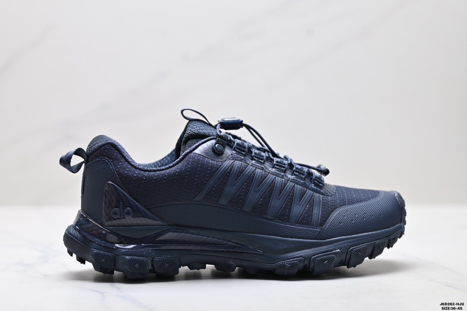 Alo Yoga Alo Runner Trail – Breathable Mesh Low-Top Trail Sneaker | City to Trail A0892U- Ink blue