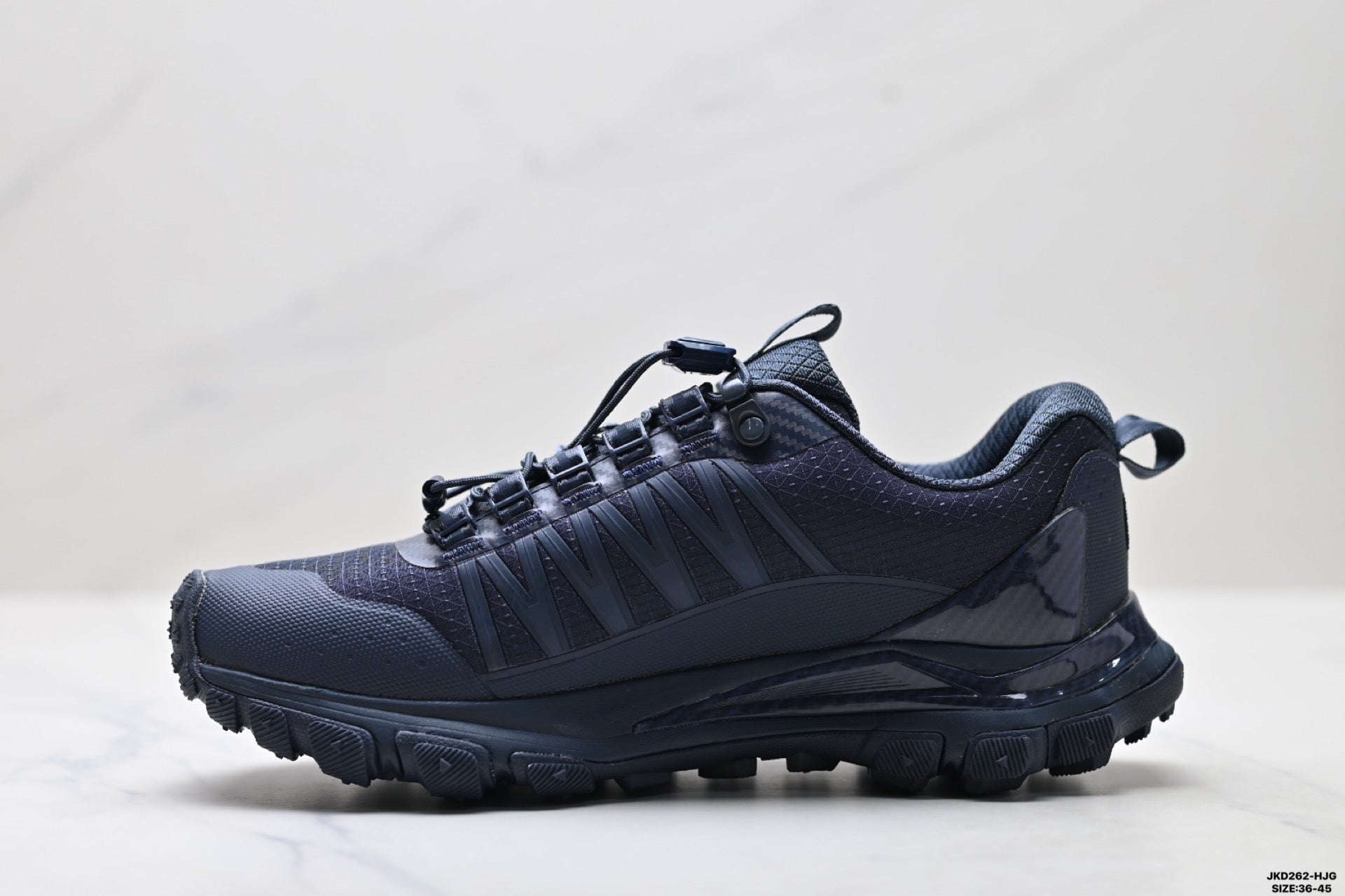 Alo Yoga Alo Runner Trail – Breathable Mesh Low-Top Trail Sneaker | City to Trail A0892U- Ink blue