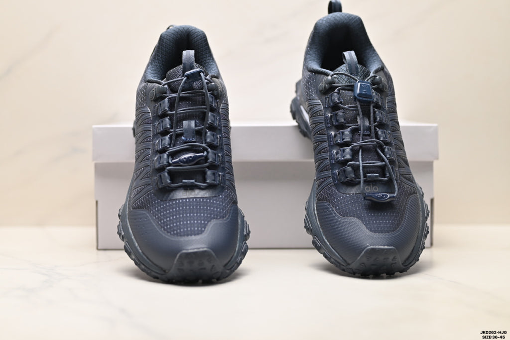 Alo Yoga Alo Runner Trail – Breathable Mesh Low-Top Trail Sneaker | City to Trail A0892U- Ink blue