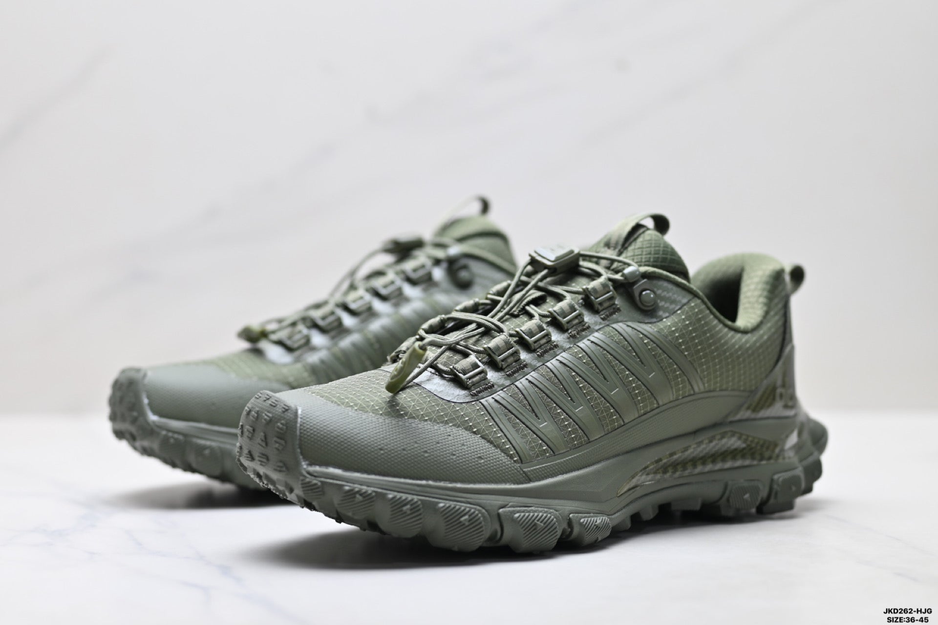 Alo Yoga Alo Runner Trail – Breathable Mesh Low-Top Trail Sneaker | City to Trail A0892U-Dark green