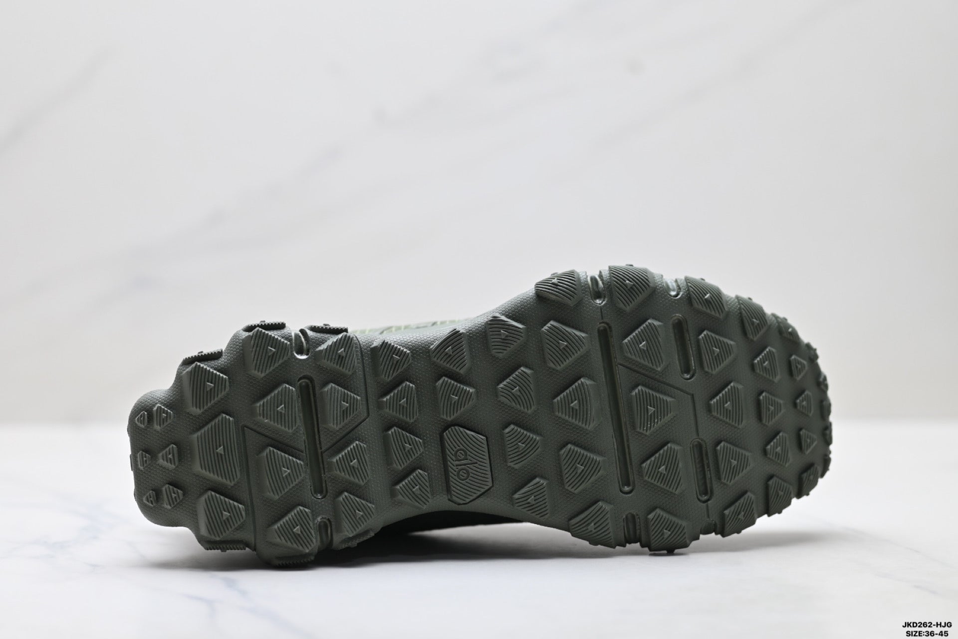 Alo Yoga Alo Runner Trail – Breathable Mesh Low-Top Trail Sneaker | City to Trail A0892U-Dark green