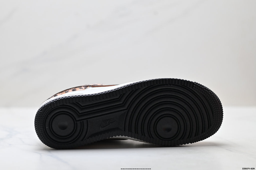 Nike Air Force 1 '07 LV8 – Low Top Sneaker  HO7788-106