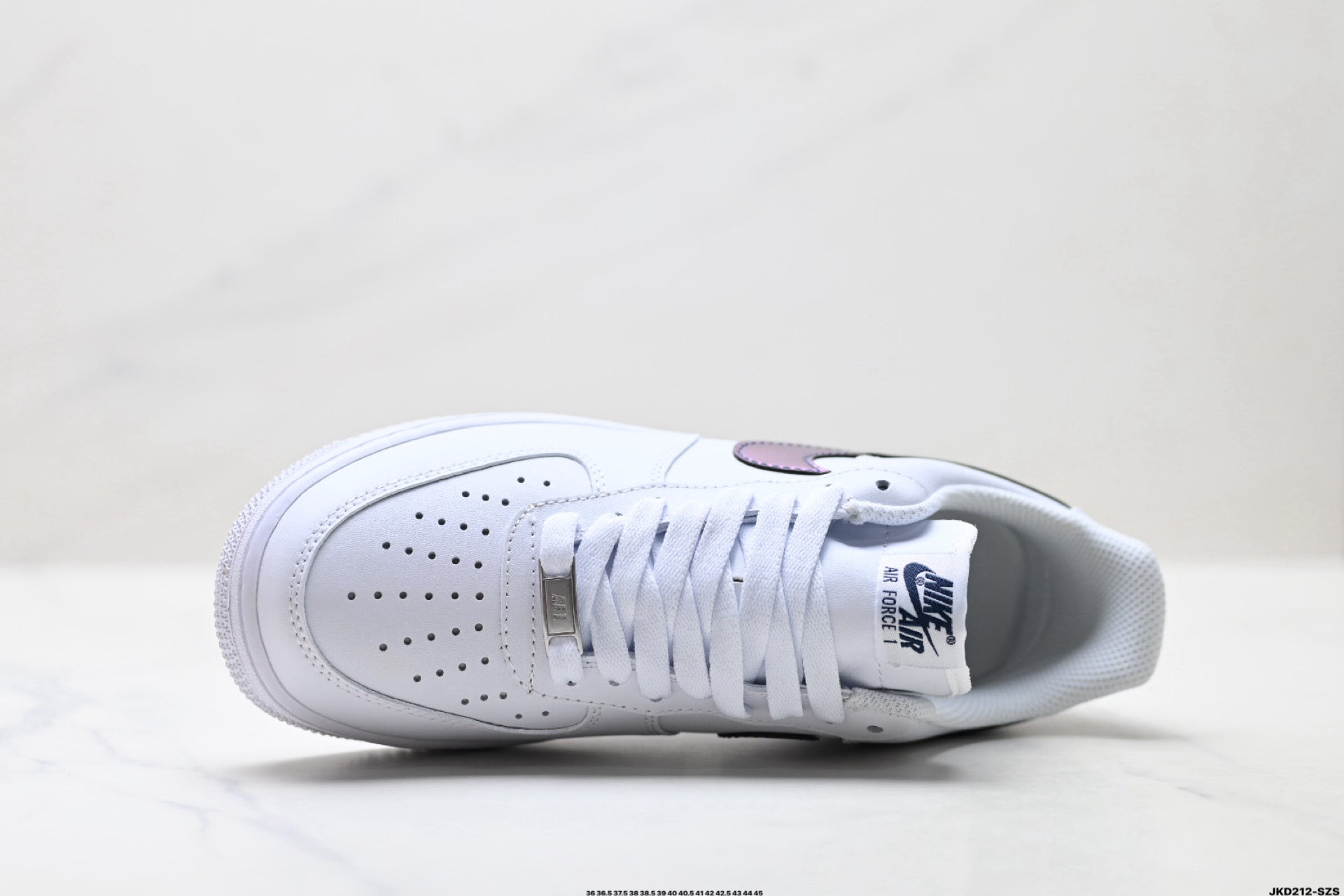 Nike Air Force 1 '07 LV8 – Low Top Sneaker  lQ0407-100