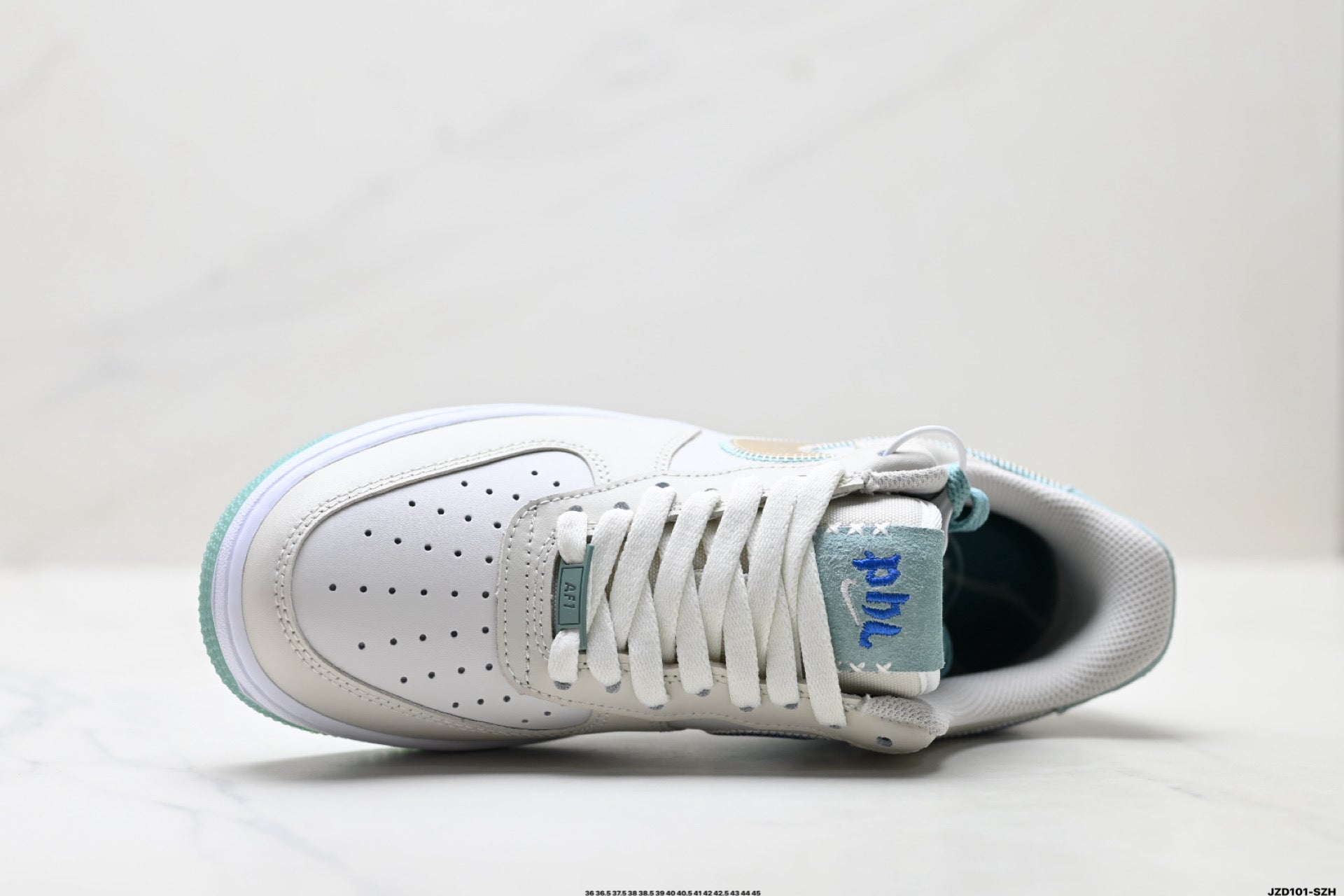 Nike Air Force 1 '07 LV8 – Low Top Sneaker IV6205-104