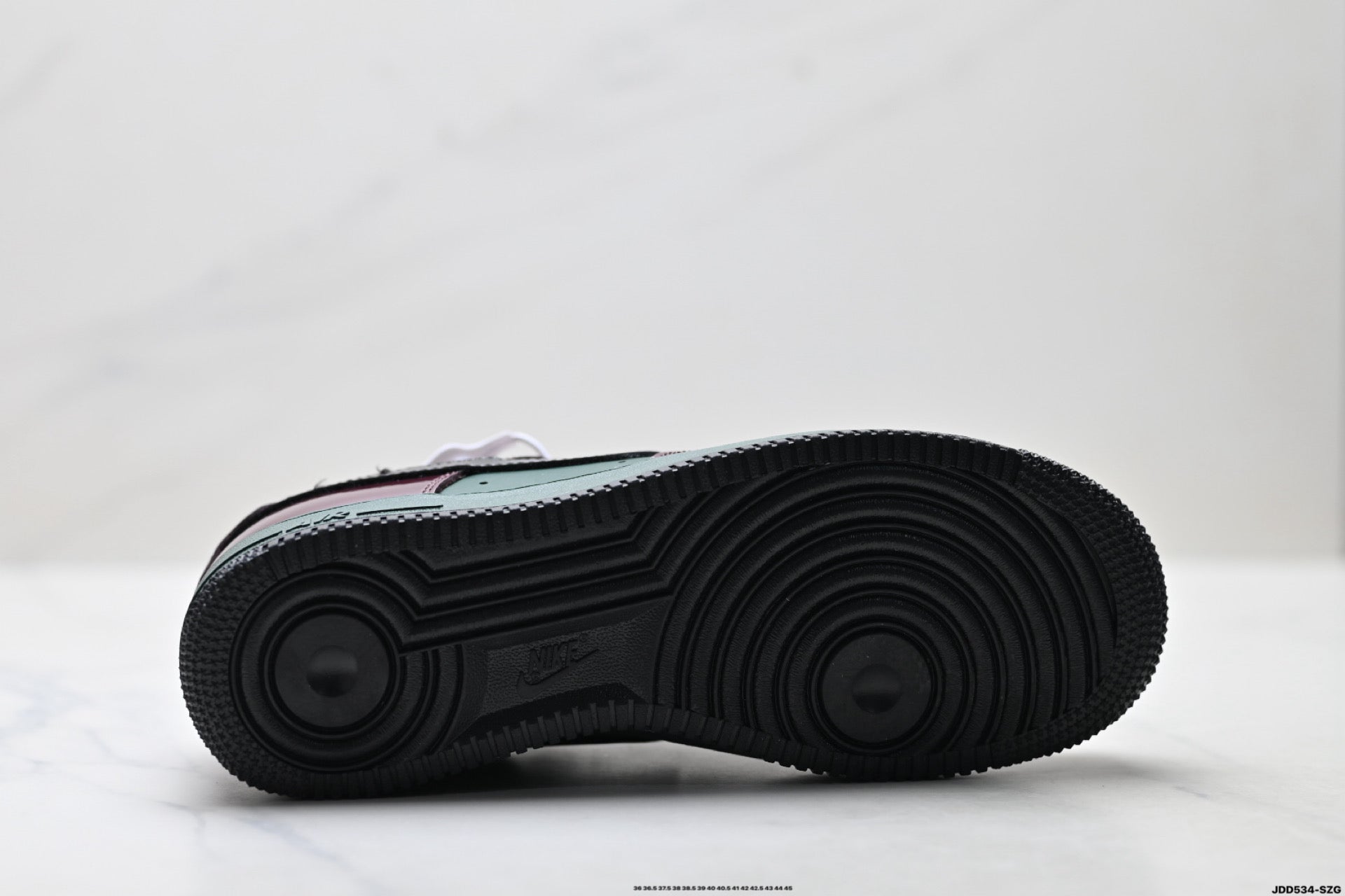 Nike Air Force 1 '07 – Low Top Classic Sneaker  IX4088-352